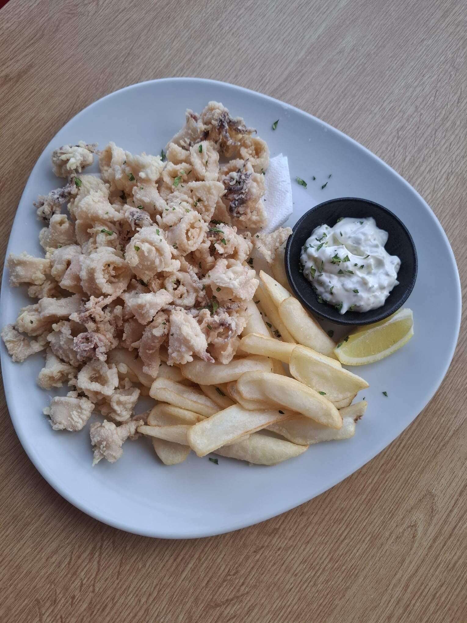 Kalamari s pomfrijem